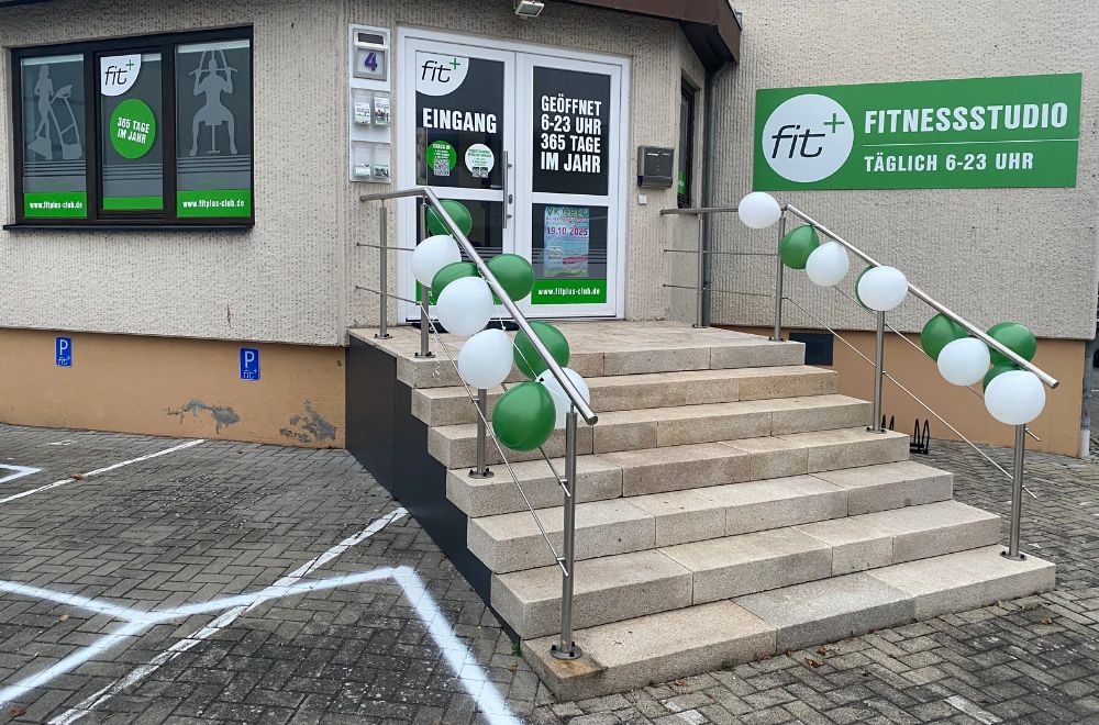 fitplus_Fitnessstudio Illingen Eingang